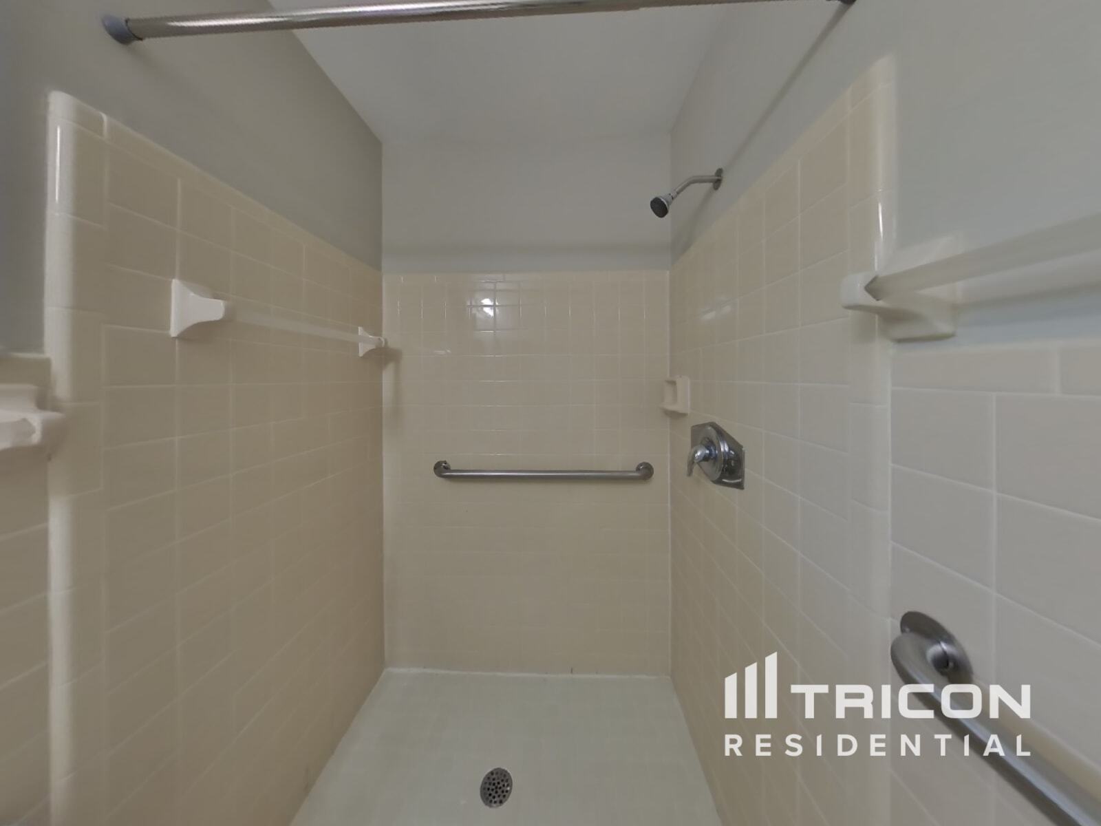 Building Photo - 227 Lochmond Dr