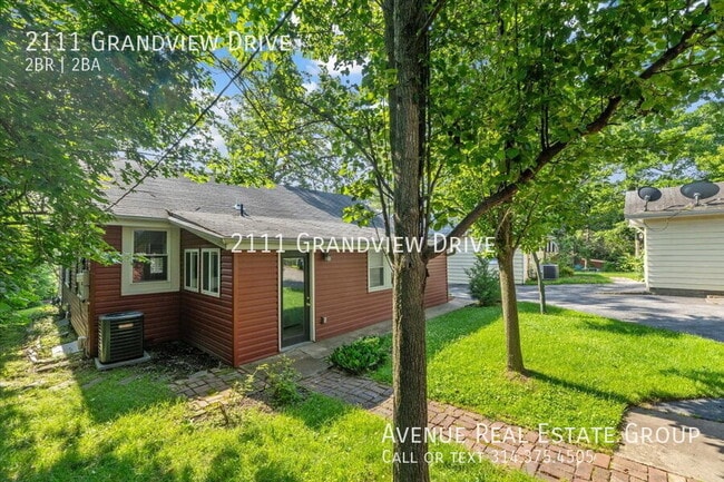 Building Photo - 2111 Grandview Dr