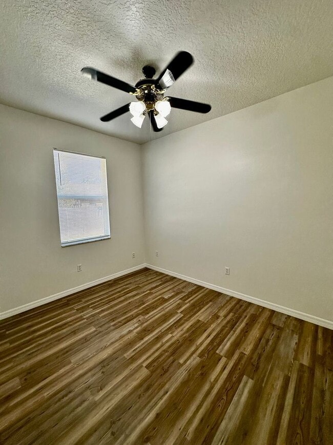 Building Photo - *Move In Ready* Bright & Spacious 3BR/2BA Home with Open Layout & Huge Backyard in Orlando