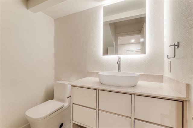 Building Photo - 6367 Oriole Dr