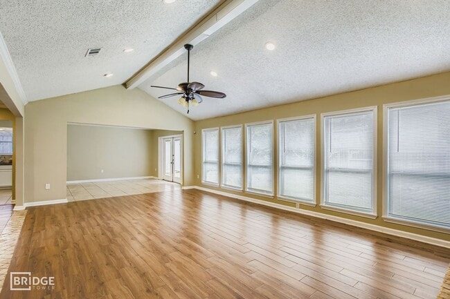 Building Photo - 15710 Sandy Hill Dr