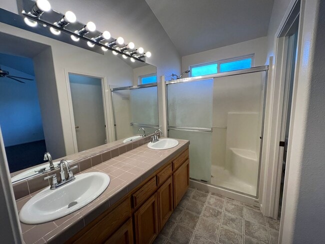 Building Photo - Single story home located in Waterford!
