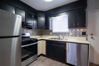 Building Photo - 69 Ives Ct