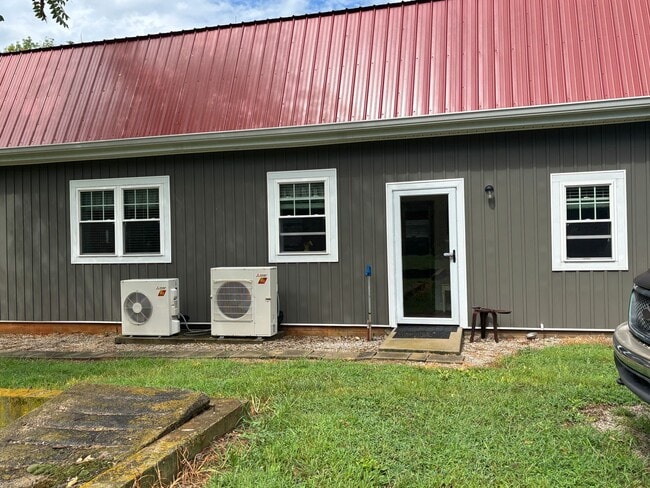 Primary Photo - Charming Country House Fully Furnished