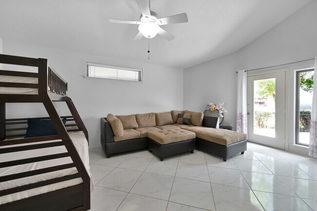 Building Photo - Fully Furnished 2 bedroom Lakefront with 1...
