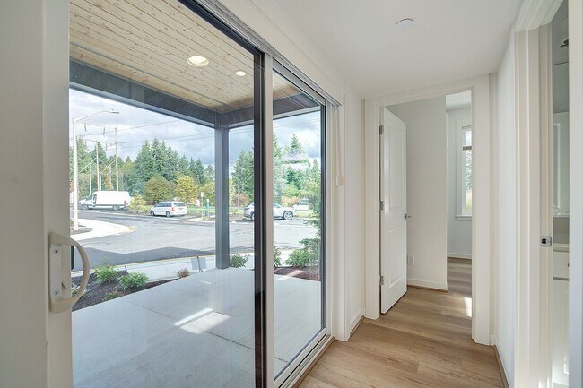 Building Photo - 2bd/1.75ba Kirkland House
