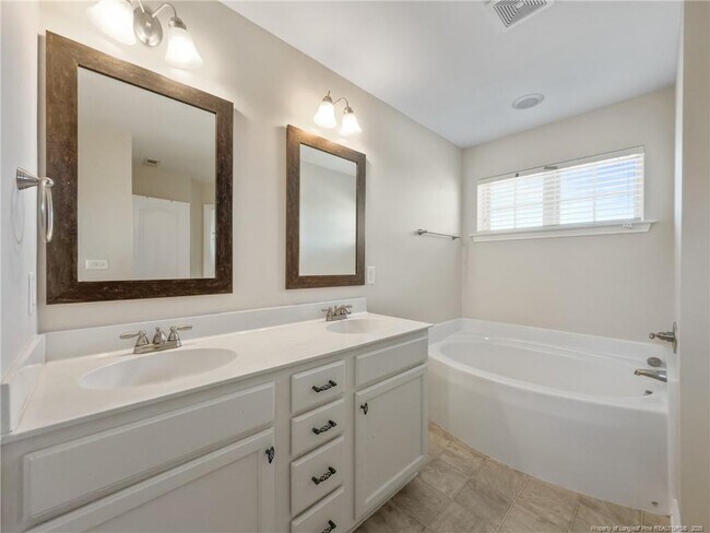 Building Photo - 20 Farrow Ct