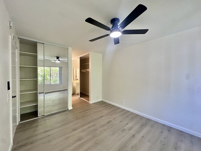 Building Photo - Indulge in coastal living in this beautifu...