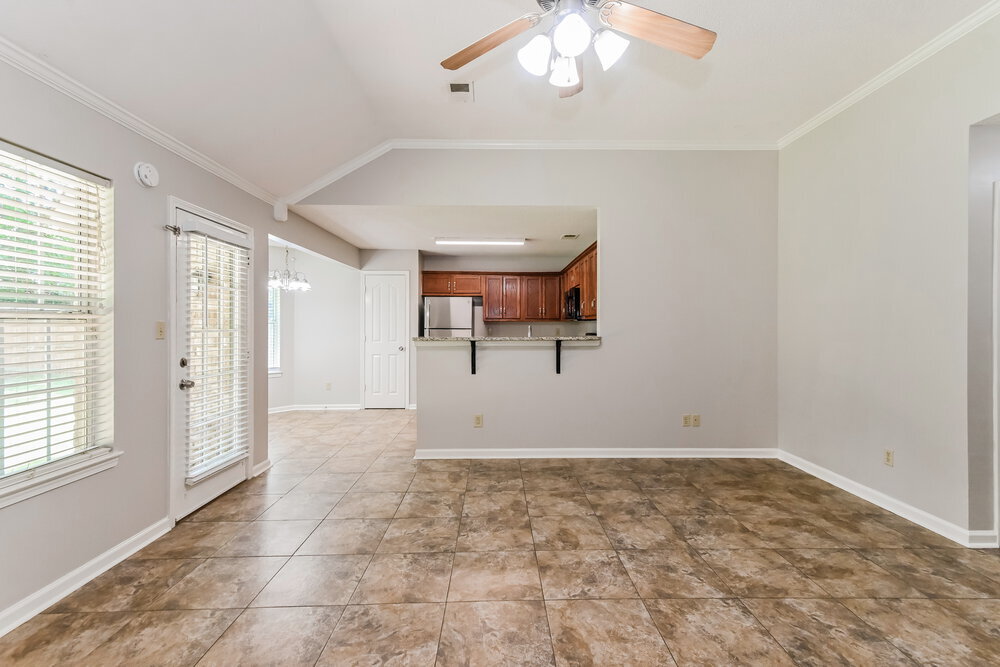 Building Photo - 4258 Ravenwood Dr N