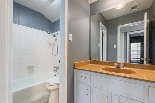 Building Photo - 7221 Scenic Brook Dr