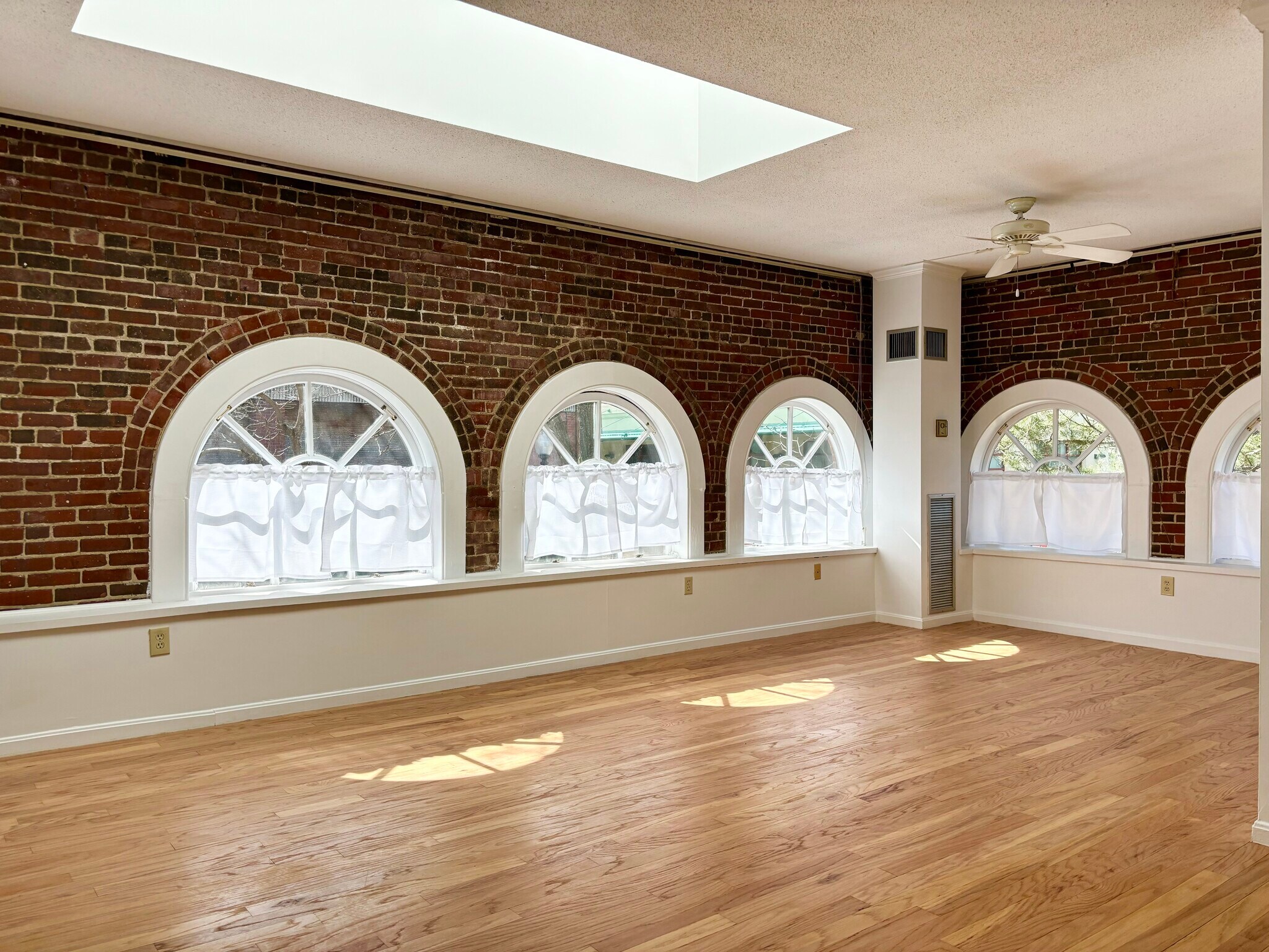 Building Photo - 106 13th St