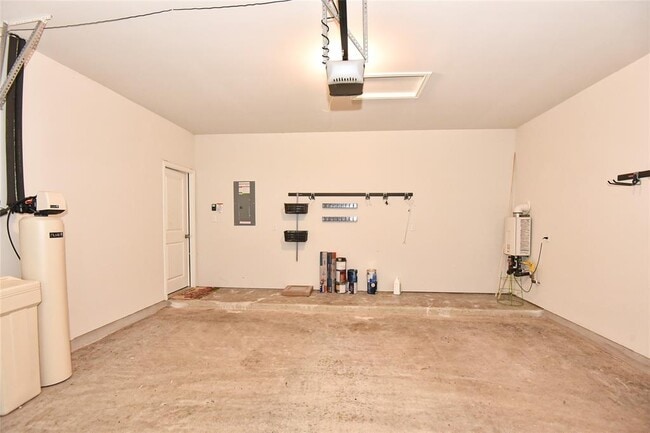 Building Photo - 241 Serpens St