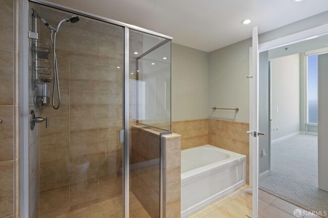 Building Photo - 425 1st St