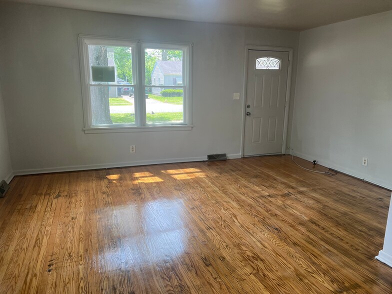 Building Photo - 1723 Glenview Pl