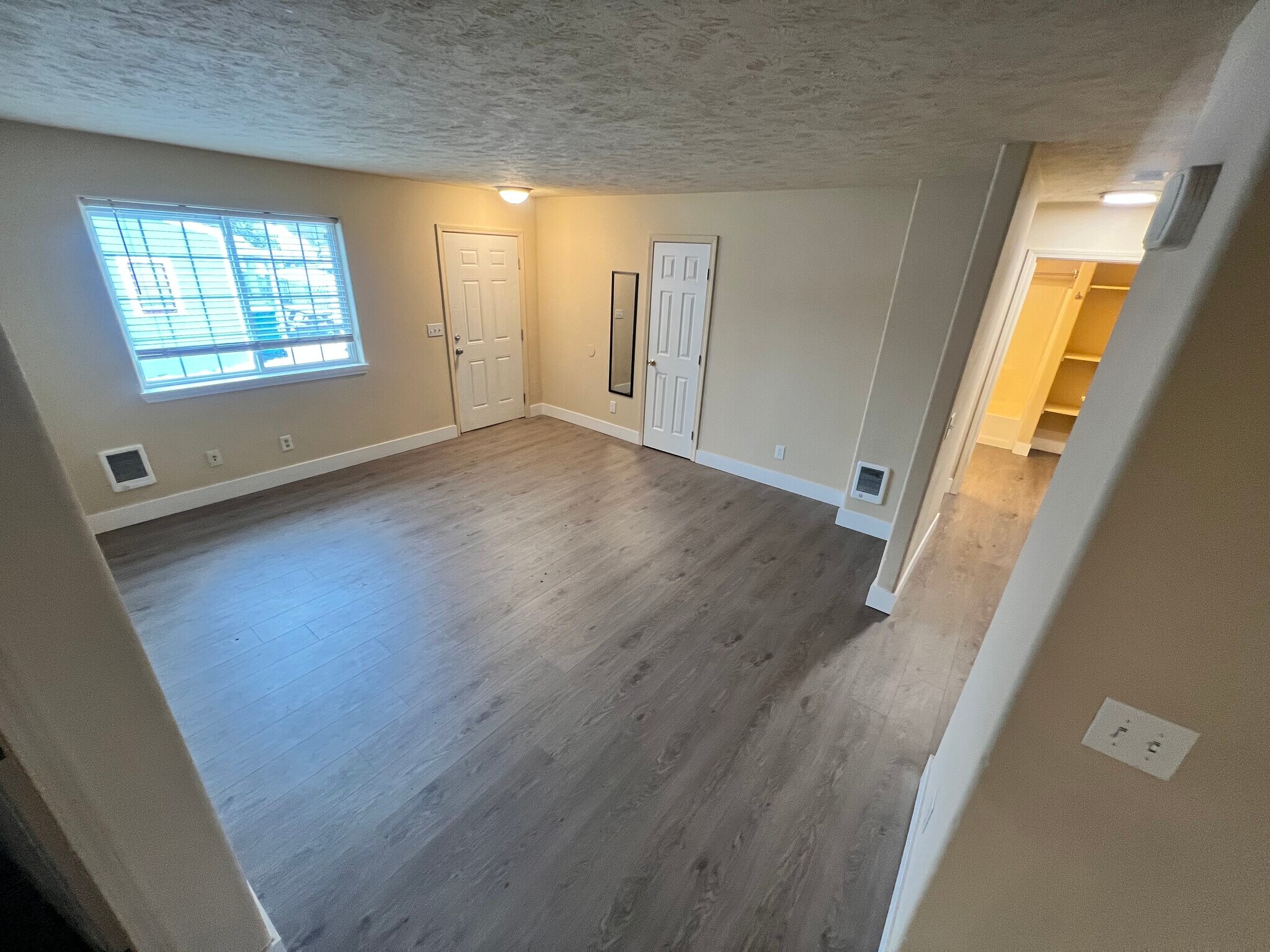 Building Photo - 33 E Lacrosse Ave