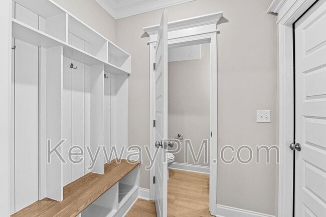 Building Photo - 3205 Venetian Dr