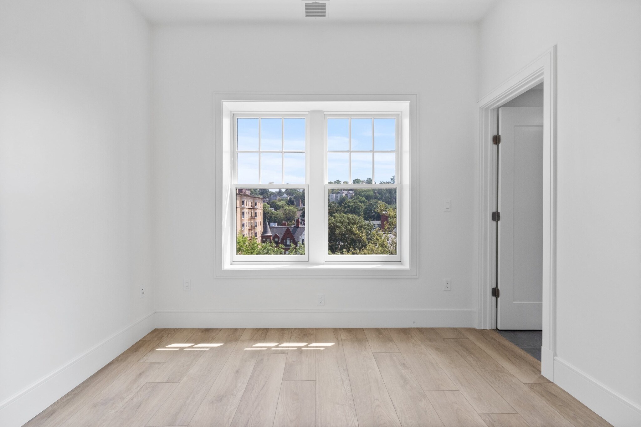 Building Photo - 1578 Beacon St