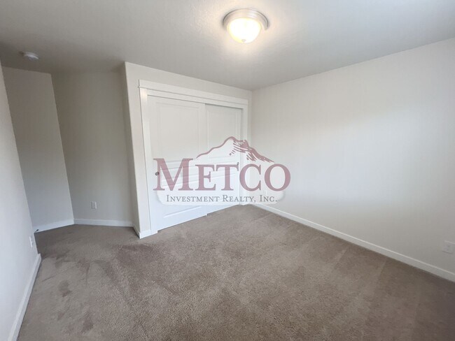 Building Photo - FOR RENT: Beautiful Coburg 3 Bed / 2.5 Bath Craftsman!