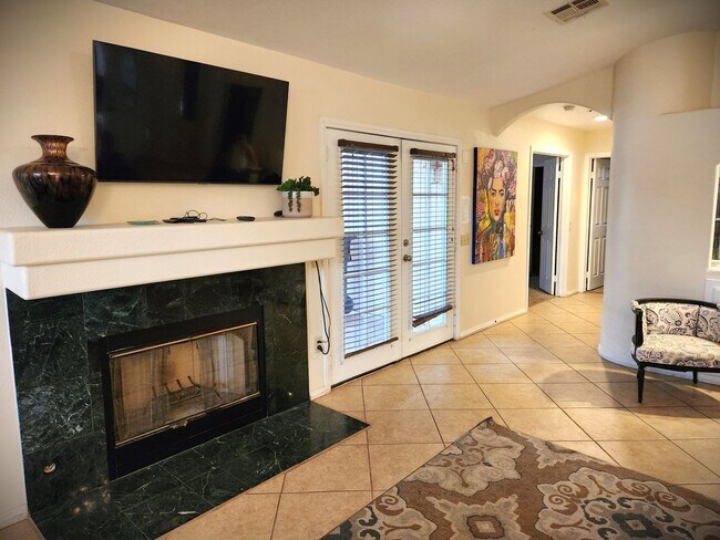 Building Photo - Long Term Rental with Pool