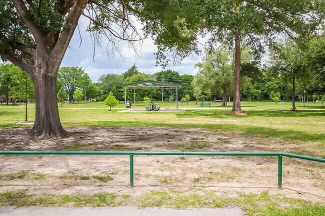 Building Photo - 9411 Spindlewood Dr