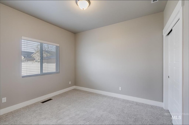 Building Photo - 1115 W Olds River Dr