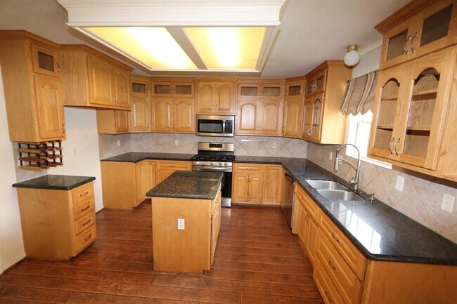 Building Photo - 727 Darone Ct