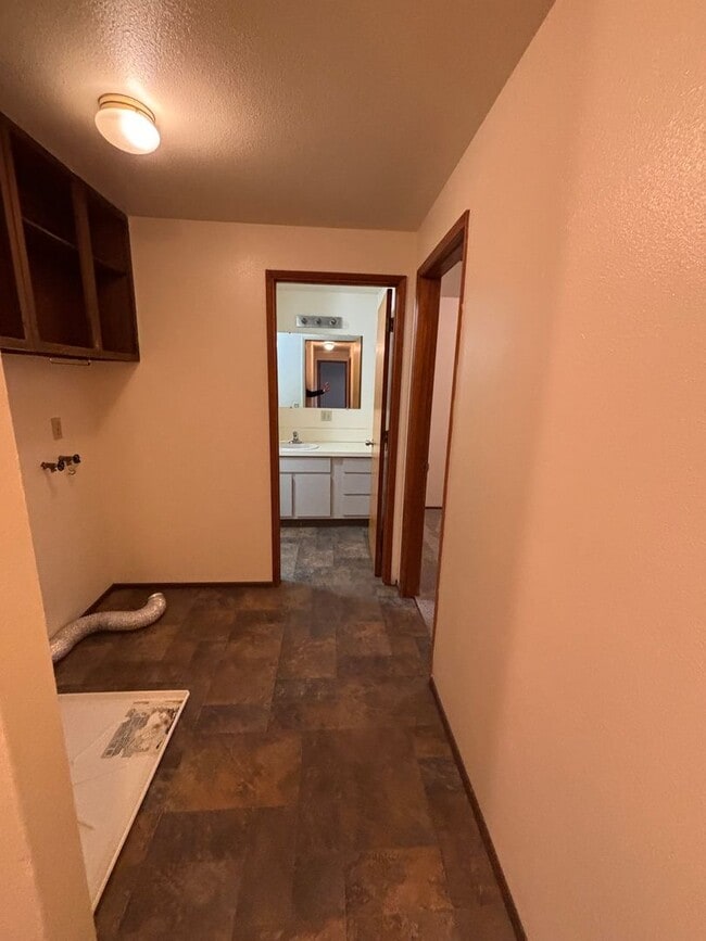 Building Photo - Water & Sewer Paid- 3 Bedroom 1 Bath Duplex