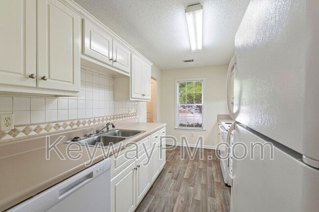 Building Photo - 3060 Abba Dr