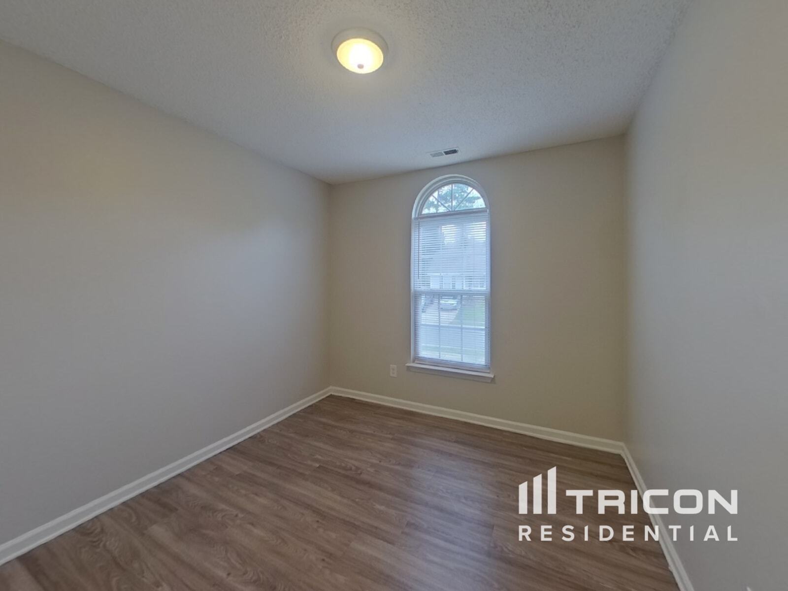 Building Photo - 1128 Summit Hills Dr