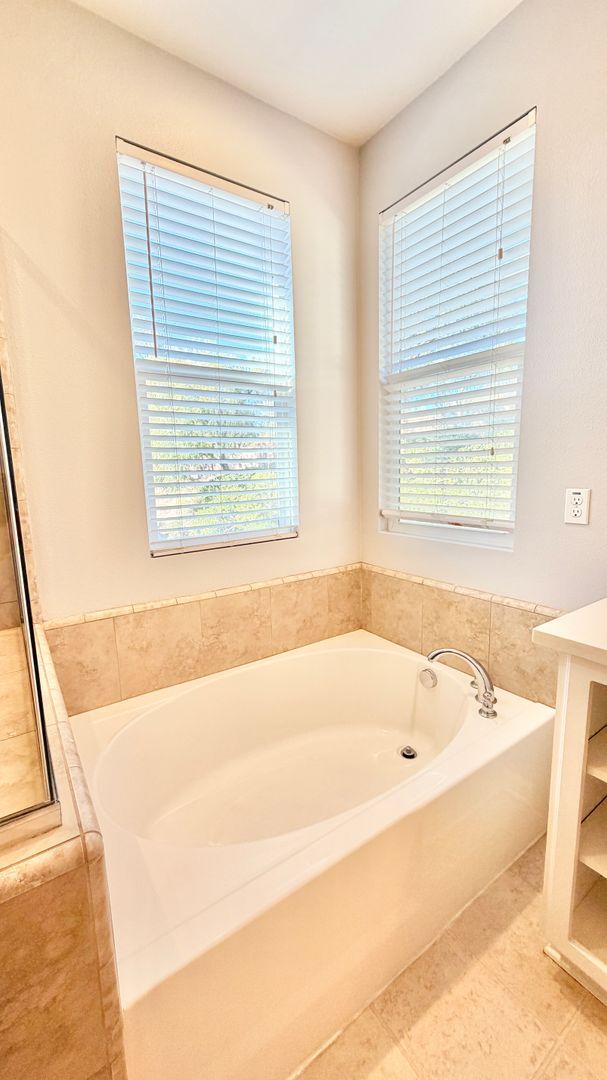 Building Photo - Beautiful, Like New, End Unit Condo in Resort Like Living Community off Temecula's South 79!