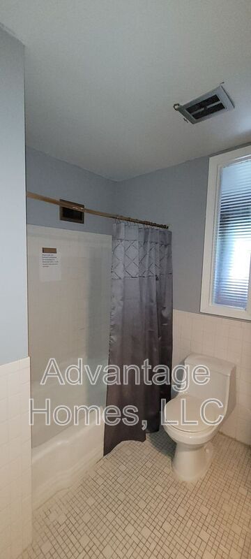 Building Photo - 8914 Grandview Dr