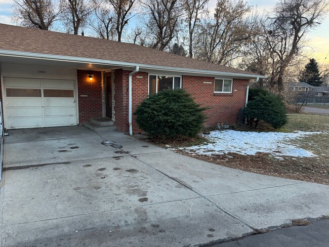 Building Photo - Lakewood Duplex Home