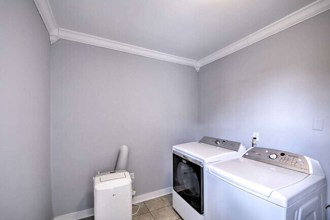 Building Photo - 6447 S Franklin Rd