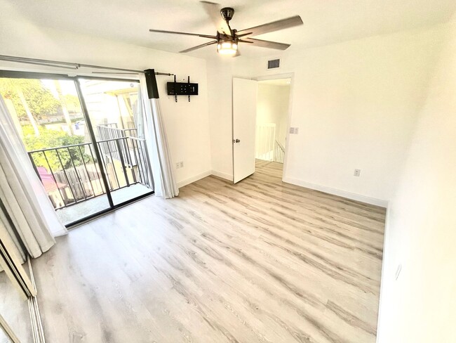 Building Photo - Beautiful Townhome in West Palm Beach!