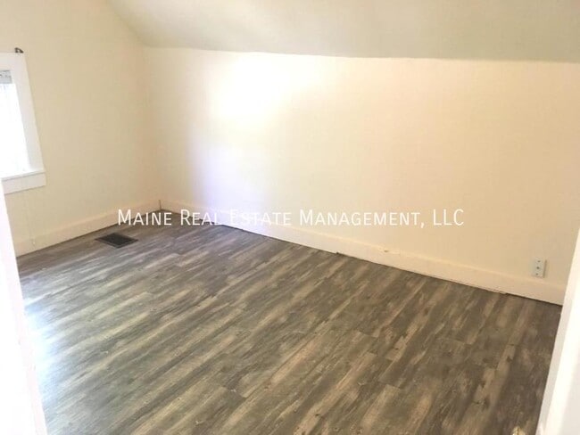 Building Photo - 35a Coldbrook Rd