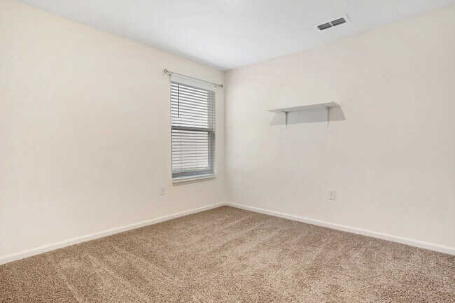 Building Photo - 22 Caminha Rd