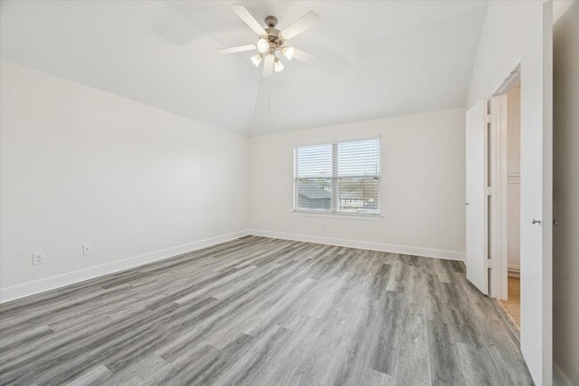 Building Photo - 701 E 40th St