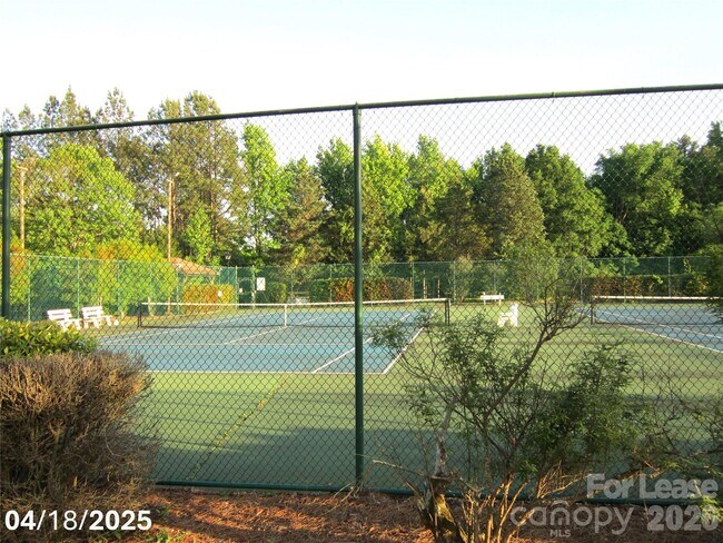 Building Photo - 211 Heritage Blvd