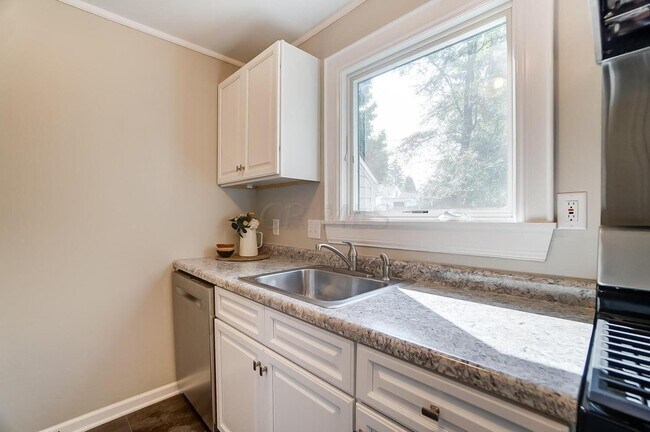 Building Photo - 117 Sharon Springs Dr