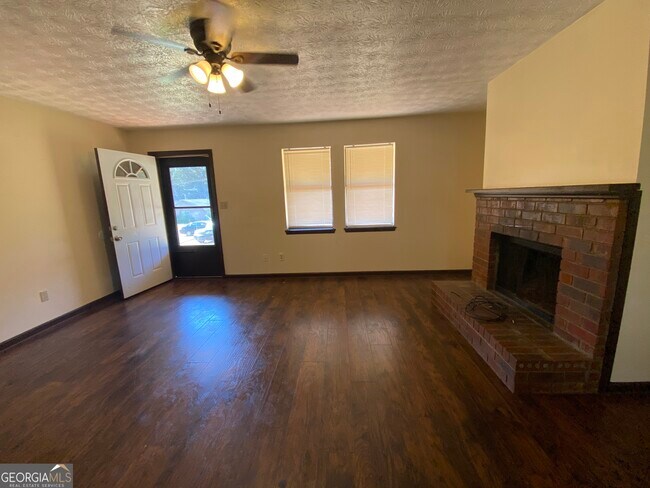 Building Photo - 129 Tanglewood Dr