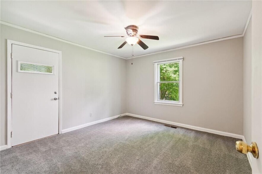 Building Photo - 1682 Bridgeport Dr NE