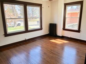 Building Photo - 513 Terry St