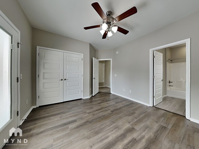 Building Photo - 122 E Sycamore St