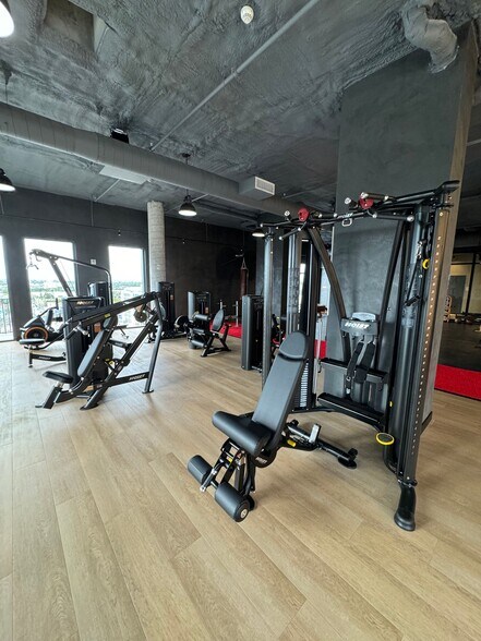 Building Photo - 132 NE 22nd St