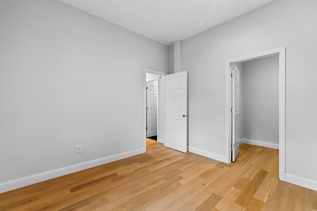 Building Photo - 21 Linden St