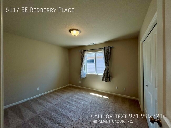 Building Photo - 5117 SE Redberry Pl