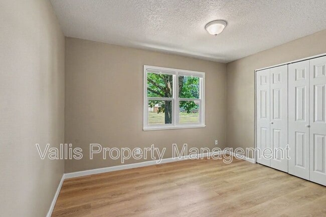 Building Photo - 3080 Park Ave NE