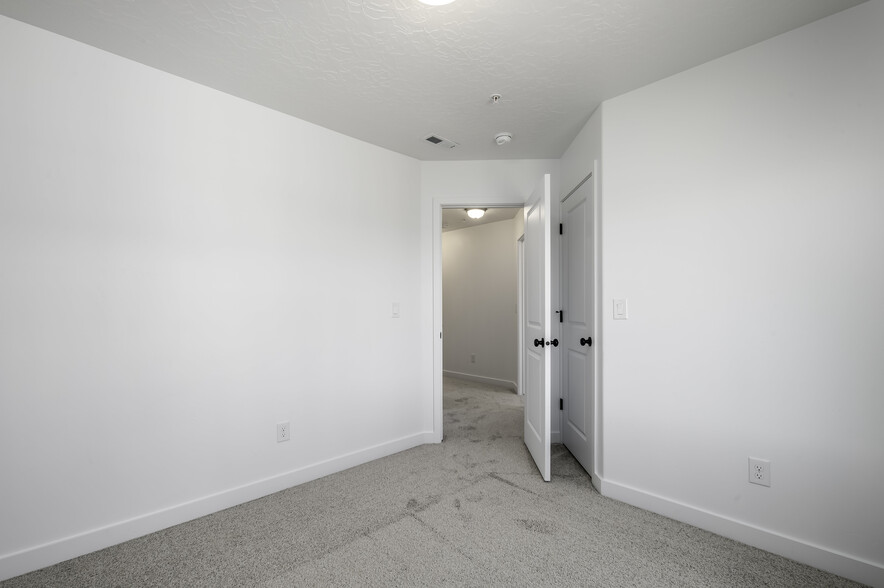 Building Photo - 4201 W Dead Horse Ct