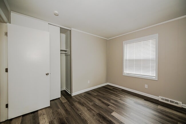 Building Photo - 735 Edgegreen Dr