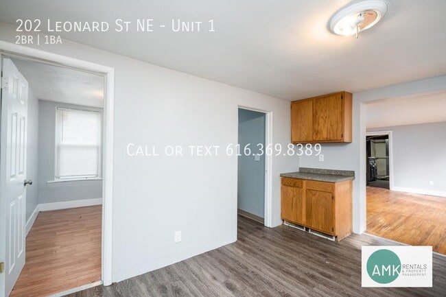 Building Photo - 202 Leonard St NE